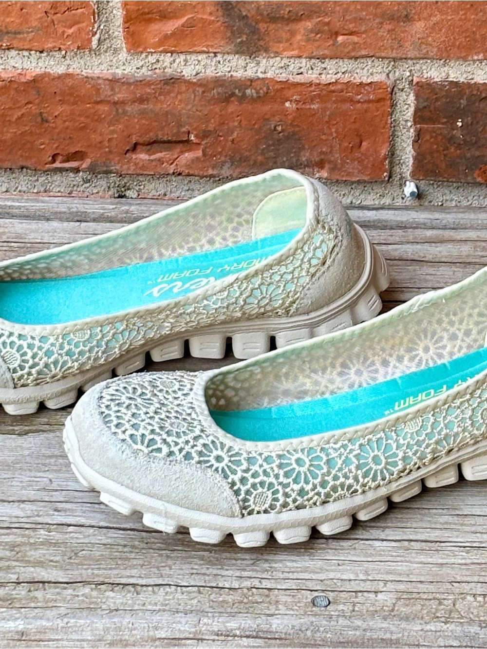Skechers Comfort Memory Foam Ivory Natural Lace Slip On Shoes Sz 8M - Picture 2 of 7